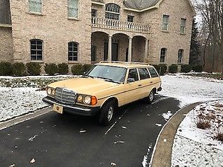 1983 Mercedes-Benz 300-Series station wagon