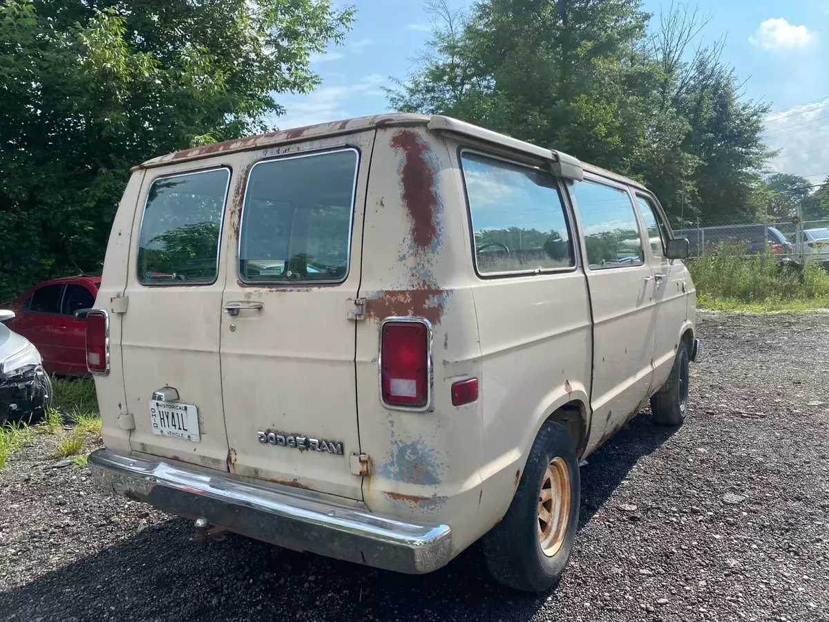 1983 Dodge Ram Van B150