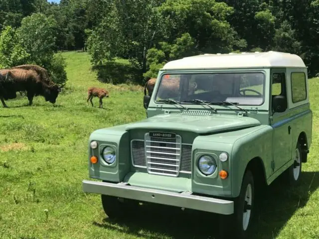 1983 Land Rover Defender Model 88