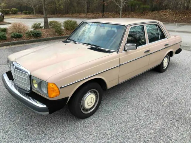 1983 Mercedes-Benz 200-Series 240D