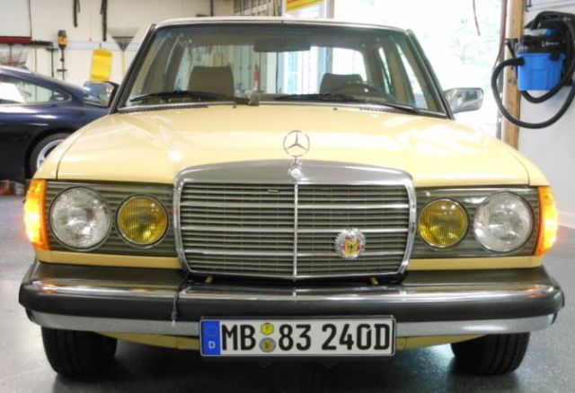 1983 Mercedes-Benz 200-Series