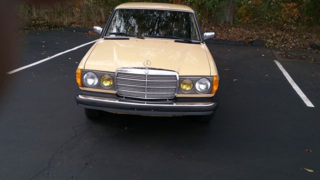 1983 Mercedes-Benz 300-Series