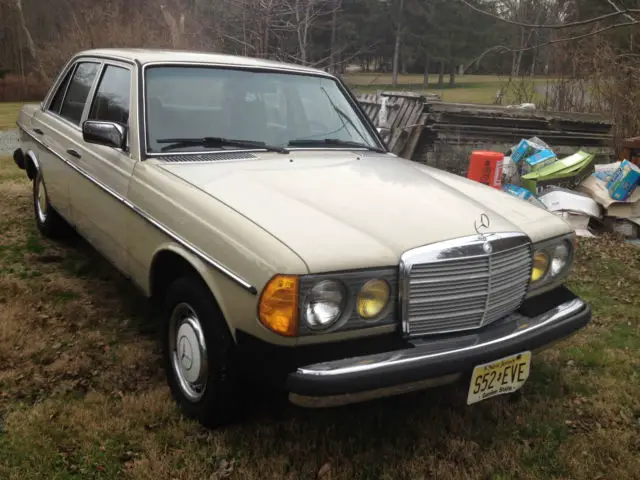 1983 Mercedes-Benz 200-Series