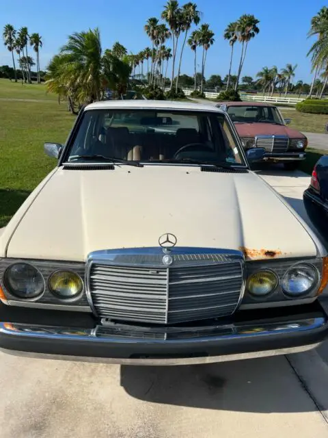 1983 Mercedes-Benz 300 D brown