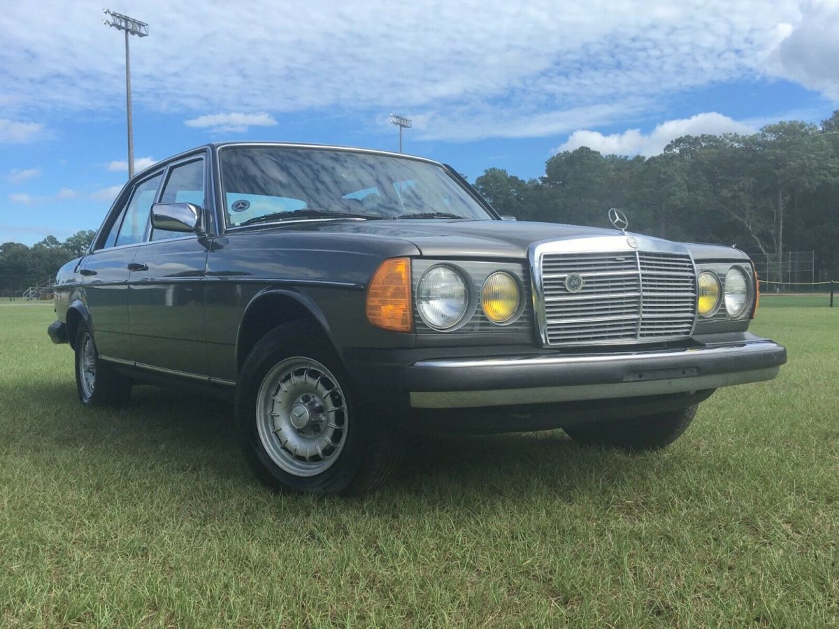 1983 Mercedes-Benz 300-Series DT