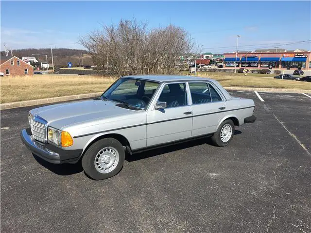 1983 Mercedes-Benz 300-Series 300D-T