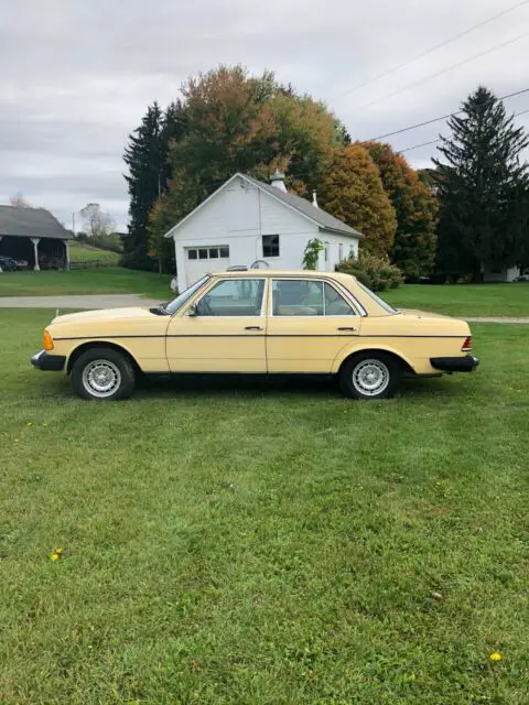 1983 Mercedes-Benz 300-Series