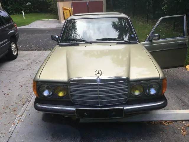 1983 Mercedes-Benz 300-Series