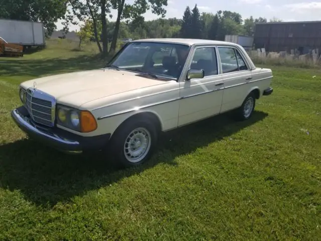 1983 Mercedes-Benz 300-Series