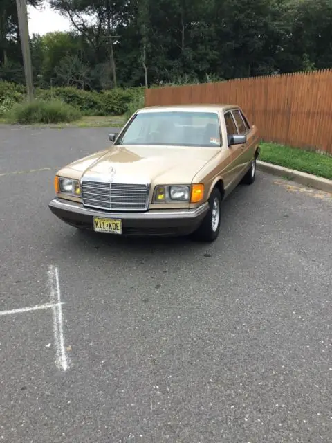 1983 Mercedes-Benz 300-Series sedan