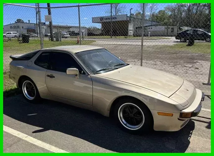 1983 Porsche 944 2dr Hatchback