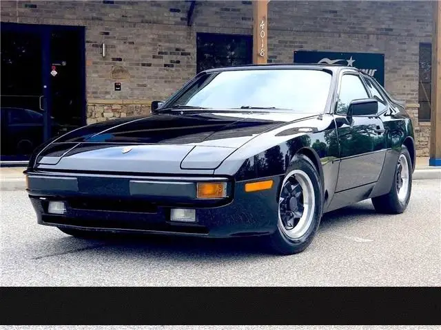 1983 Porsche 944 --