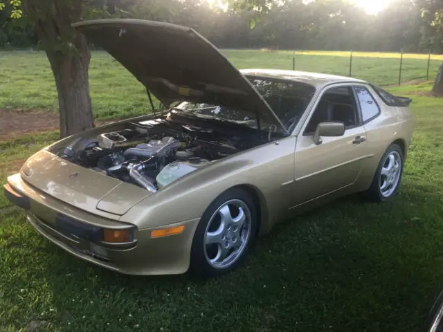 1983 Porsche 944 Base Coupe 2-Door