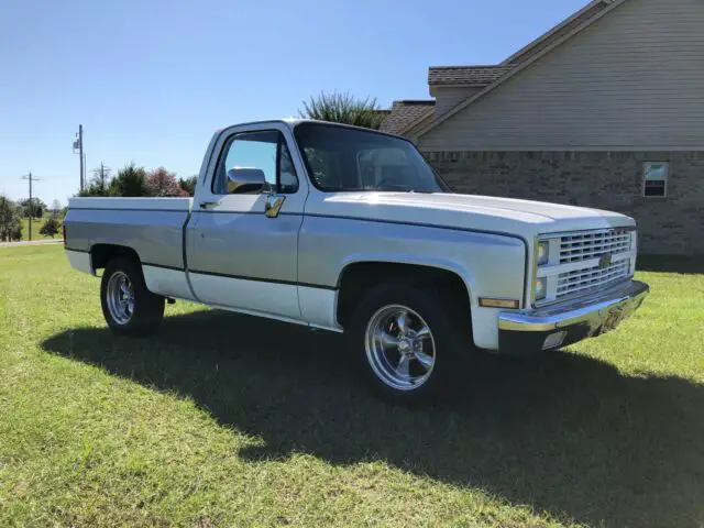 1984 Chevrolet C-10 FUEL INJECTED! 350 V8 - SWB - Regular Cab