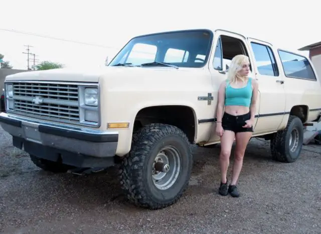 1984 Chevrolet Suburban 4x4 1/2 Ton