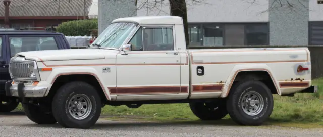 1984 Jeep J10 LAREDO Base Standard Cab Pickup 2-Door