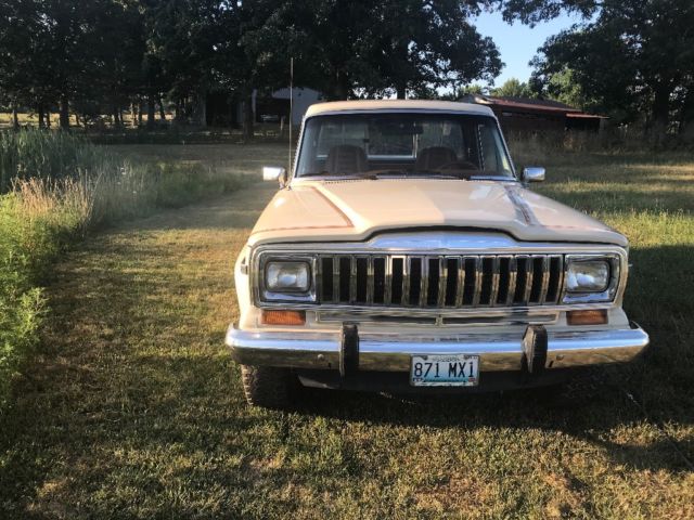 1984 Jeep J10 Laredo
