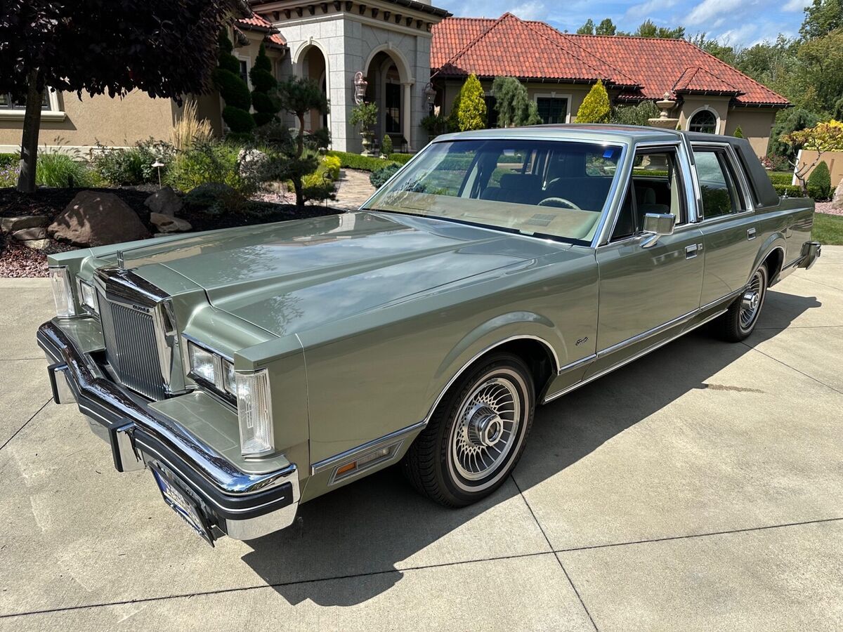 1984 Lincoln Town Car