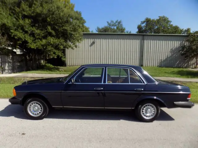 1984 Mercedes-Benz 300-Series Mb text