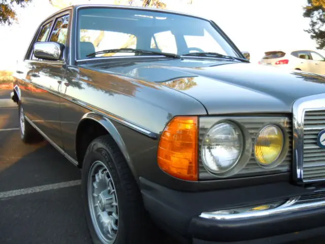 1984 Mercedes-Benz 300-Series