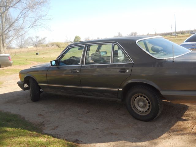 1984 Mercedes-Benz 500-Series 4 DOOR