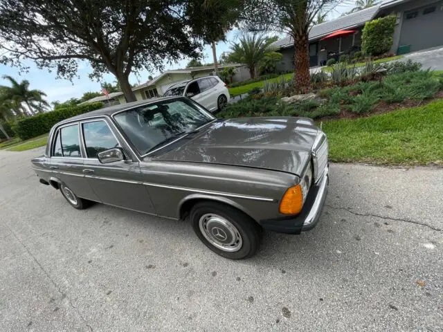 1984 Mercedes-Benz 230e