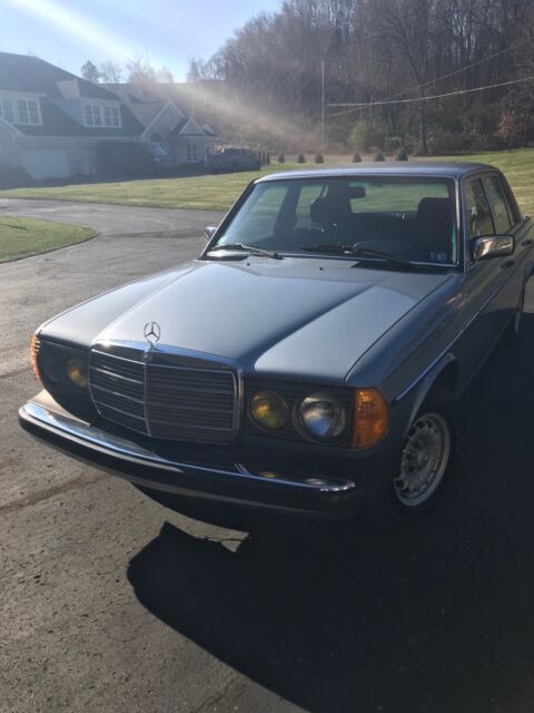 1984 Mercedes-Benz 300-Series DT