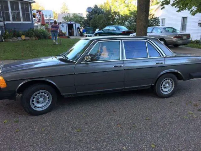 1984 Mercedes-Benz 300-Series 300d