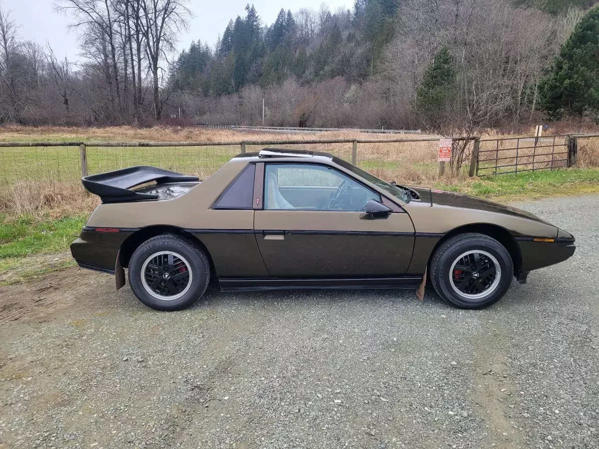 1984 Pontiac Fiero 2M4