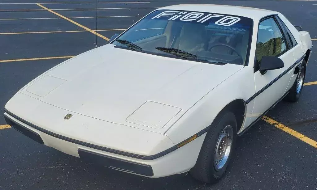 1984 Pontiac Fiero 2M4