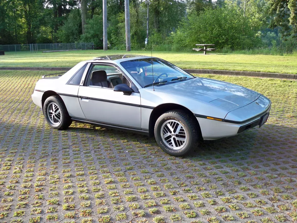 1984 Pontiac Fiero SE