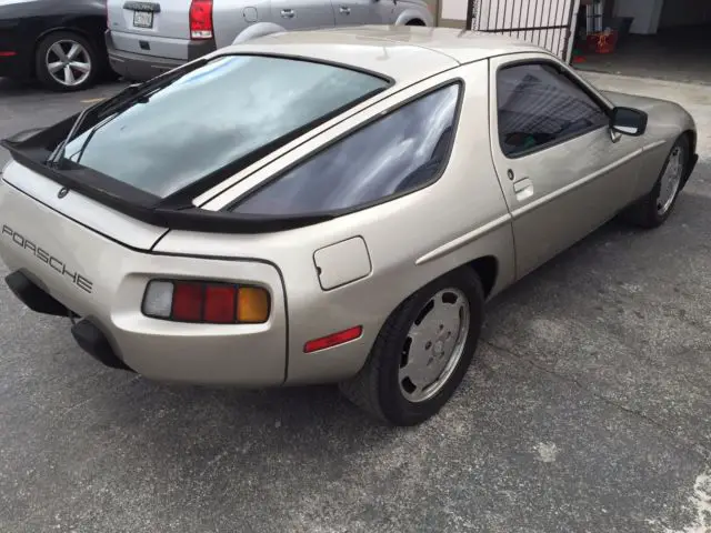 1984 Porsche 928