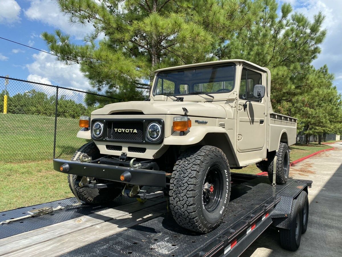 1900 Toyota Land Cruiser 40 truck