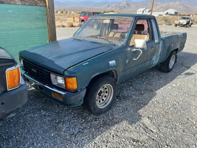 1984 Toyota Pickup XTRACAB RN56 DLX