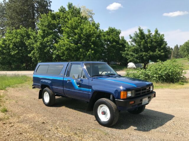 1984 Toyota pickup truck Hilux  tacoma deluxe hilux pickup truck land cruiser