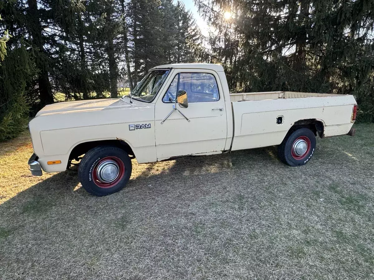 1985 Dodge Ram 2500 D200