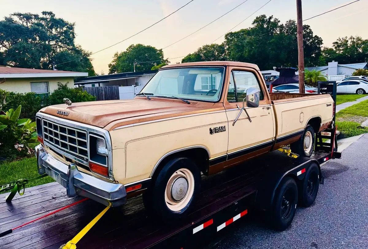 1985 Dodge prospector 318 V8 a/c