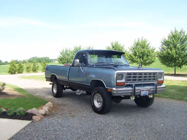 1985 Dodge Power Wagon se