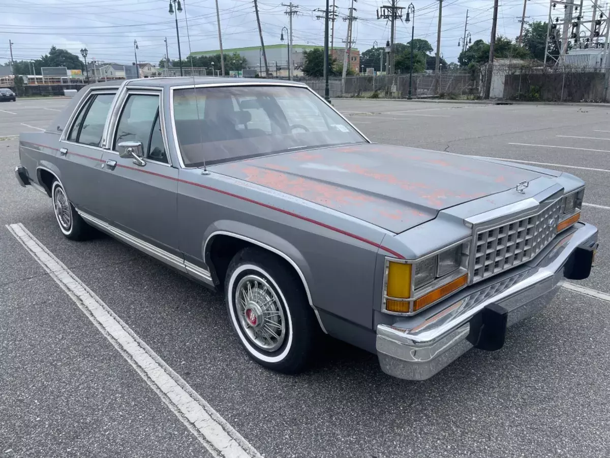 1985 Ford Crown Victoria CROWN VICTORIA