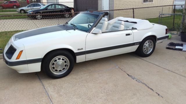 1985 Ford Mustang convertible