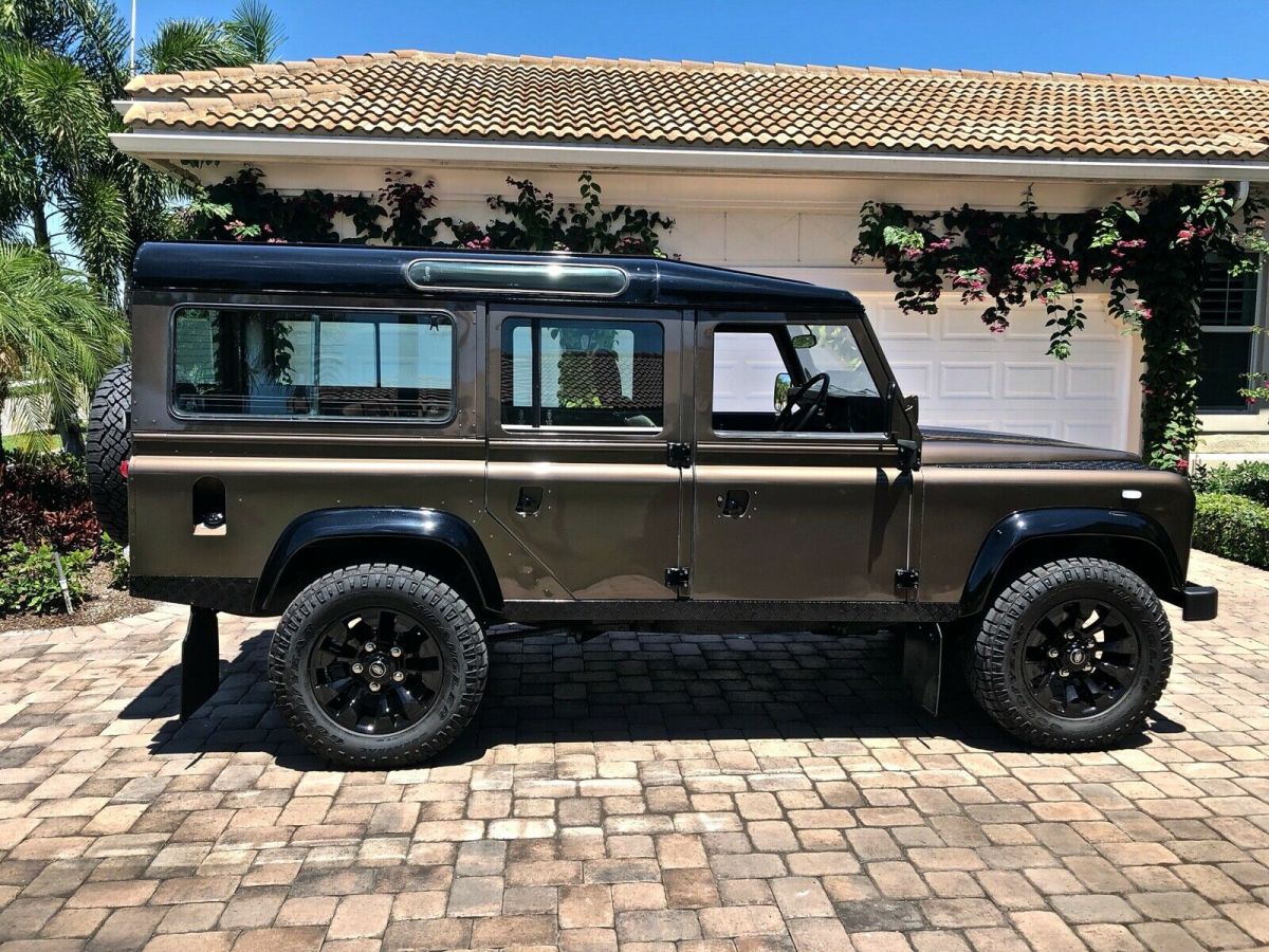 1985 Land Rover Defender Beige