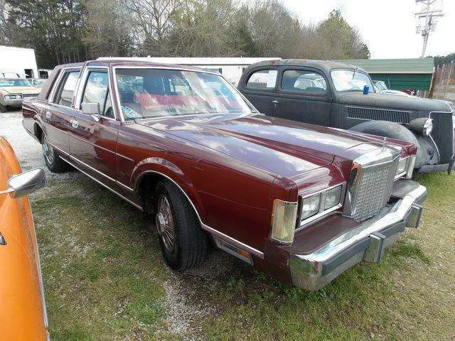 1985 Lincoln Town Car Base 4dr Sedan