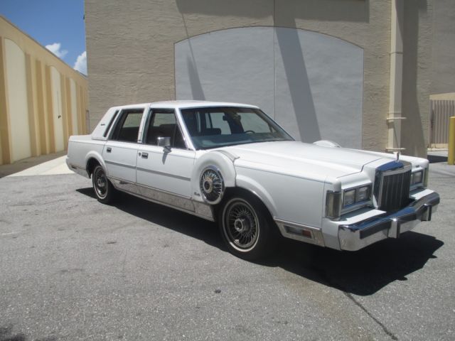 1985 Lincoln Town Car WHITE