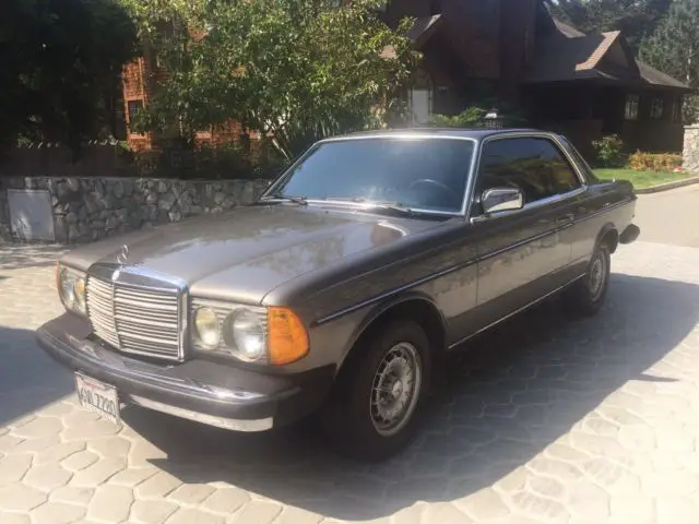 1985 Mercedes-Benz 300-Series