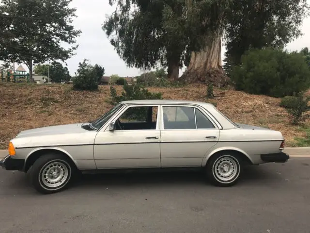 1985 Mercedes-Benz 300-Series W123