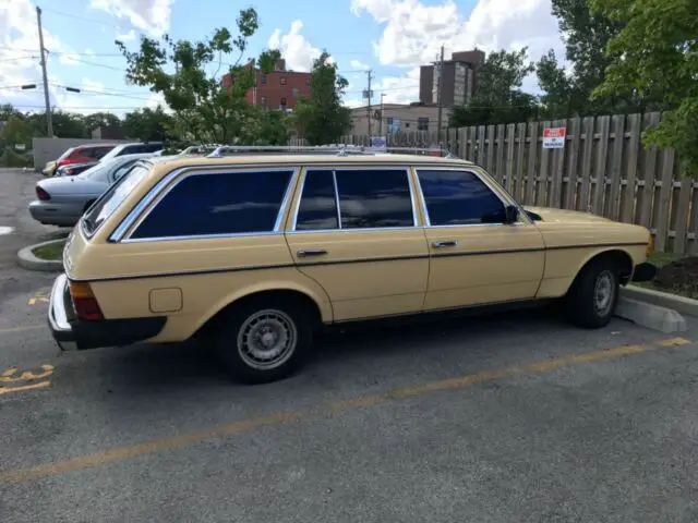 1985 Mercedes-Benz 300-Series