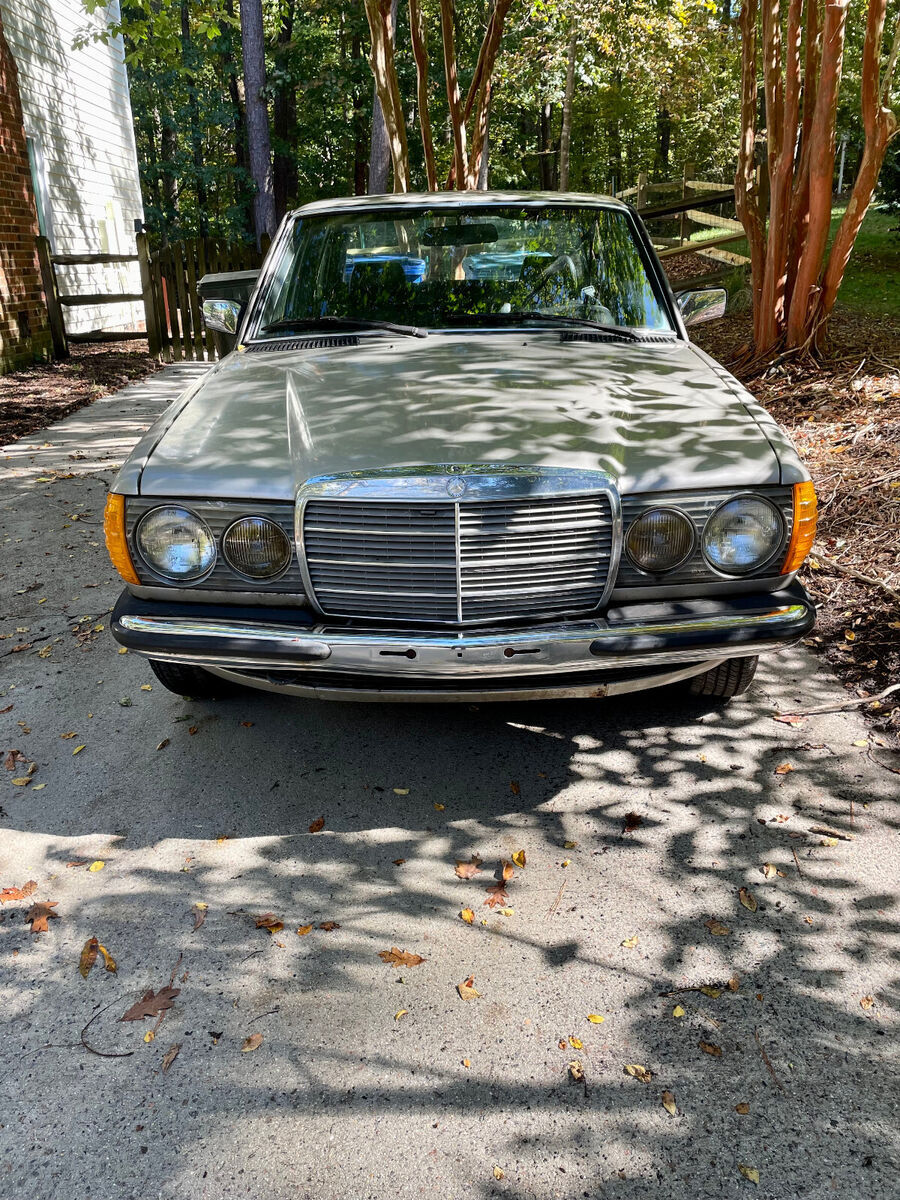 1985 Mercedes-Benz 230E