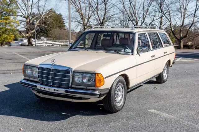 1985 Mercedes-Benz 200-Series