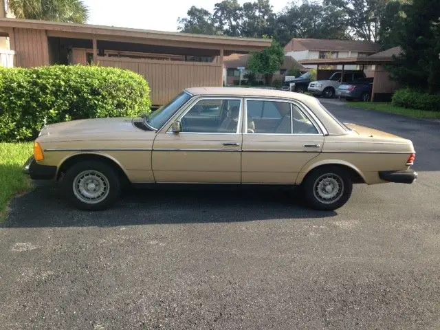 1985 Mercedes-Benz 300-Series