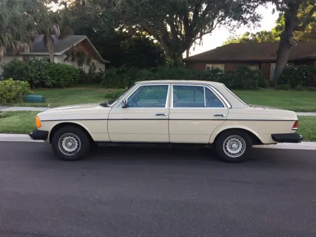 1985 Mercedes-Benz 300-Series